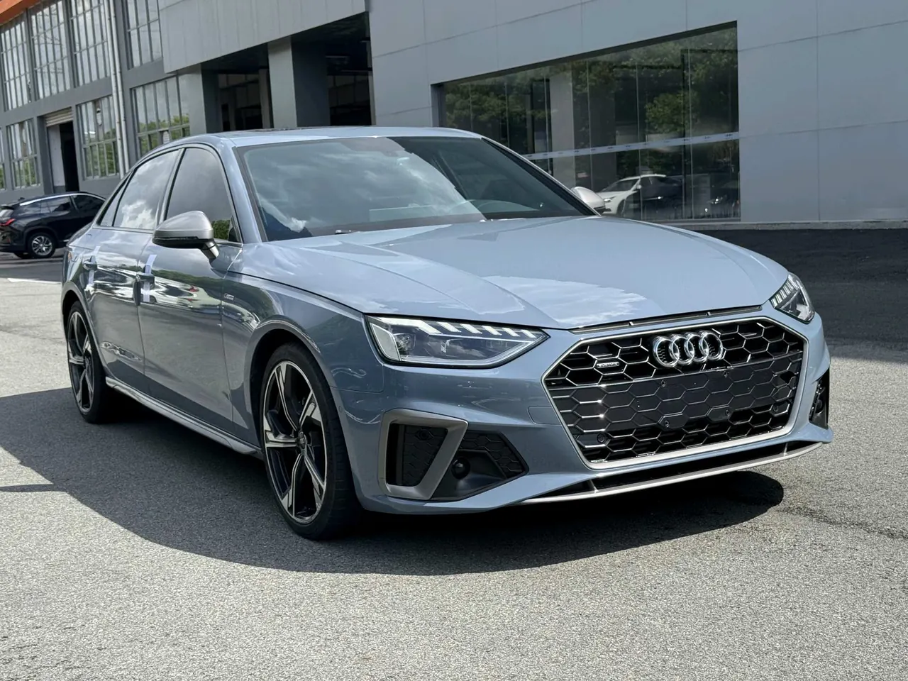 Audi 2020 A4L 2.0TFSI 40TFSI Quattro Deluxe Dynamic Automatic 3