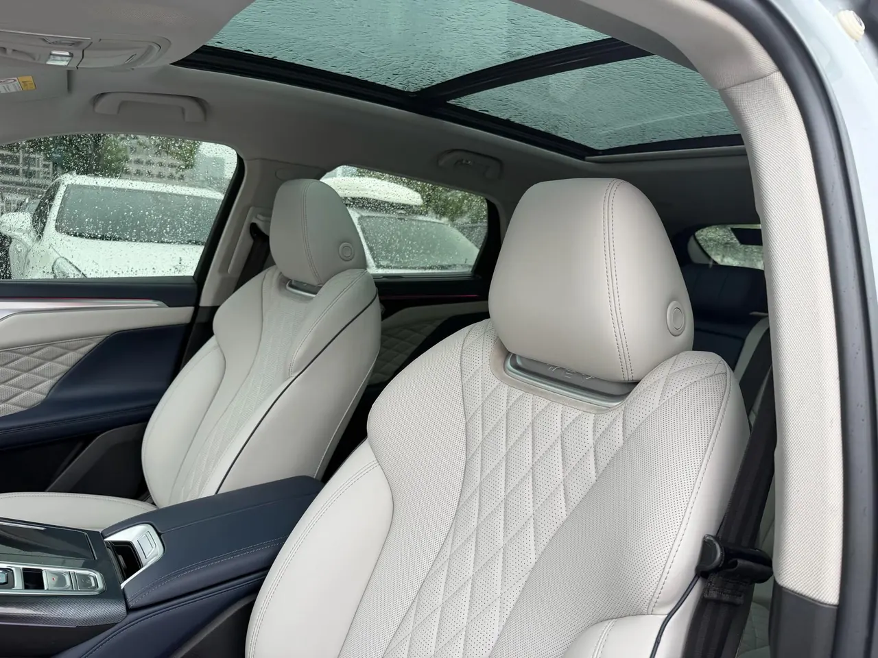 WEY 2021 mocha 48V 2.0T 4-wheel drive special alcohol version automatic gear 9