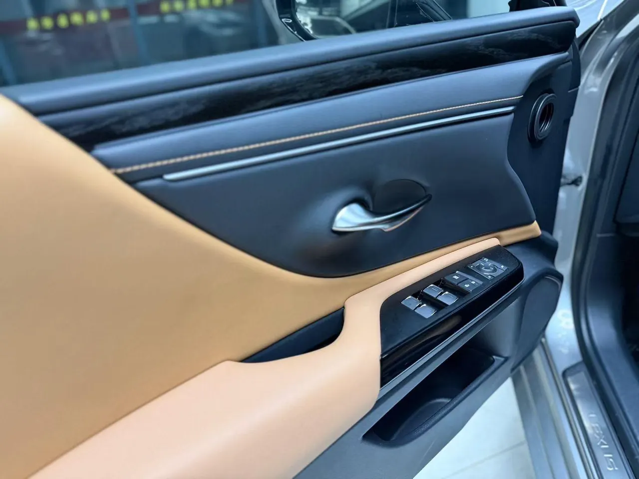 Lexus ES (Imported) 2022 ES300h 2.5 Stepless Premium Edition Automatic Gear 8