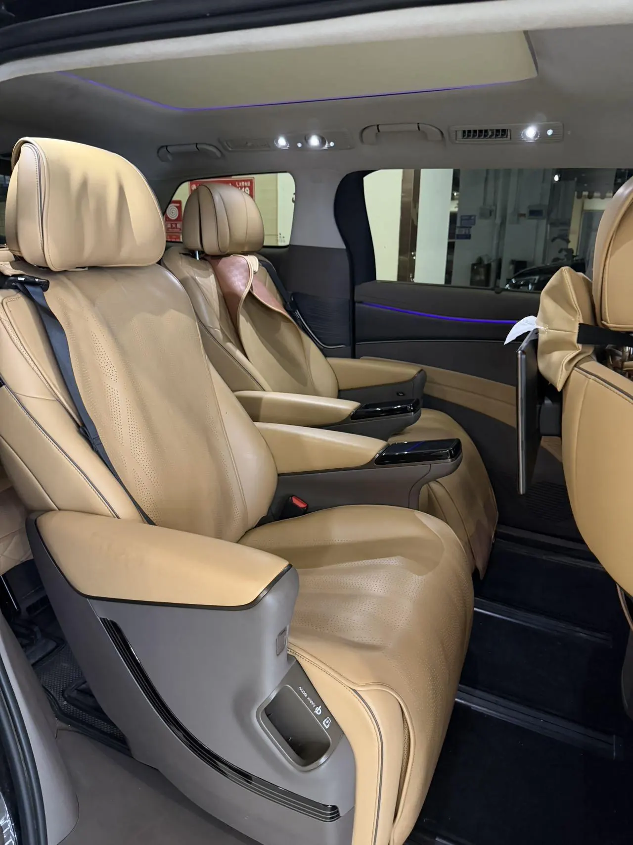 Denza 2022 Denza D9 DM-i 1.5T stepless 970 four-wheel drive flagship automatic gear 3
