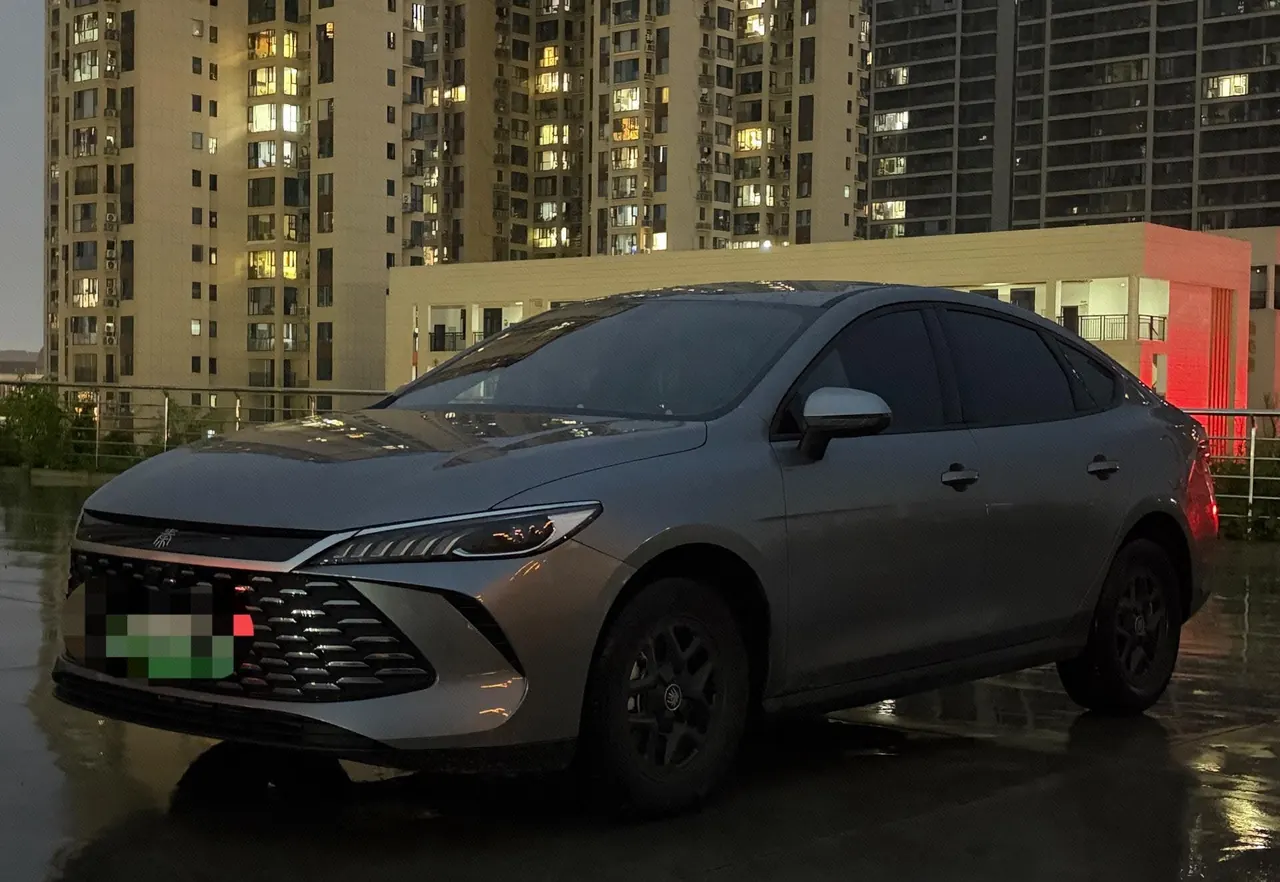 BYD 2026 Qin PLUS DM-i 1.5 CVT 128km Entry-Level Automatic - View 1