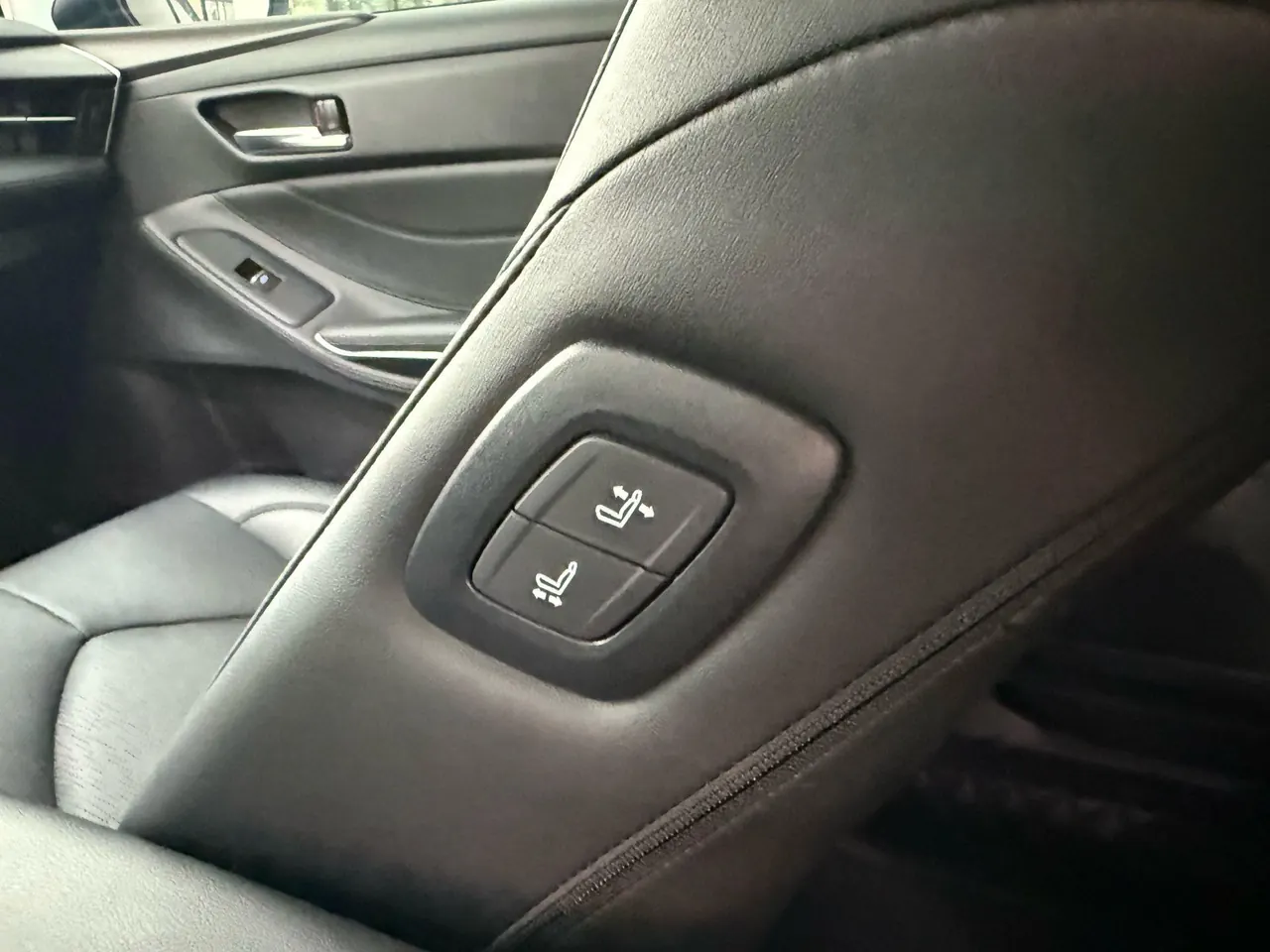 Toyota 2022 Asian Dragon 2.5 Deluxe Edition Automatic 9