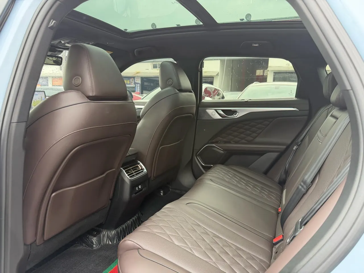 WEY 2021 mocha 48V 2.0T two-drive special alcohol version automatic gear 6