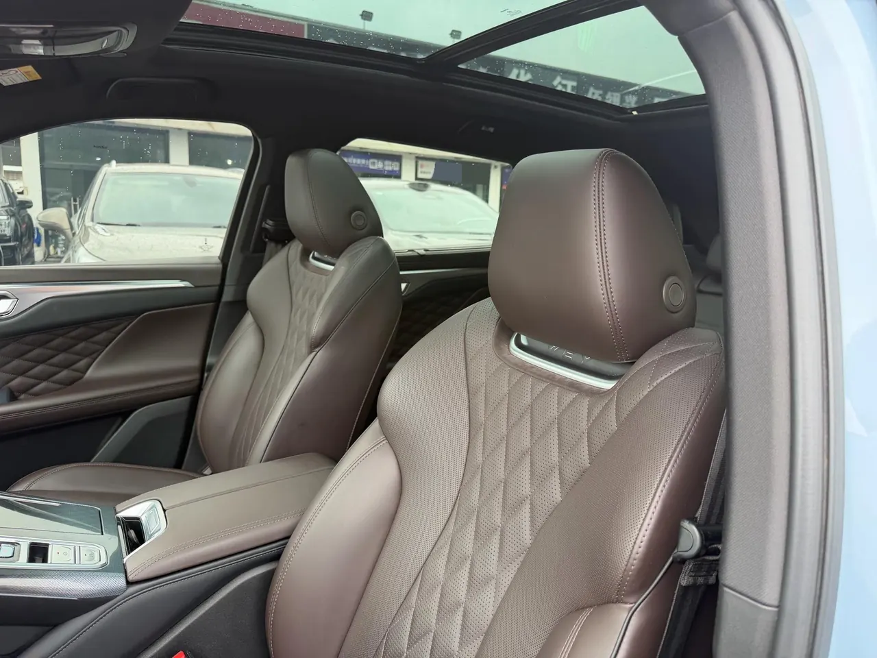 WEY 2021 mocha 48V 2.0T two-drive special alcohol version automatic gear 9