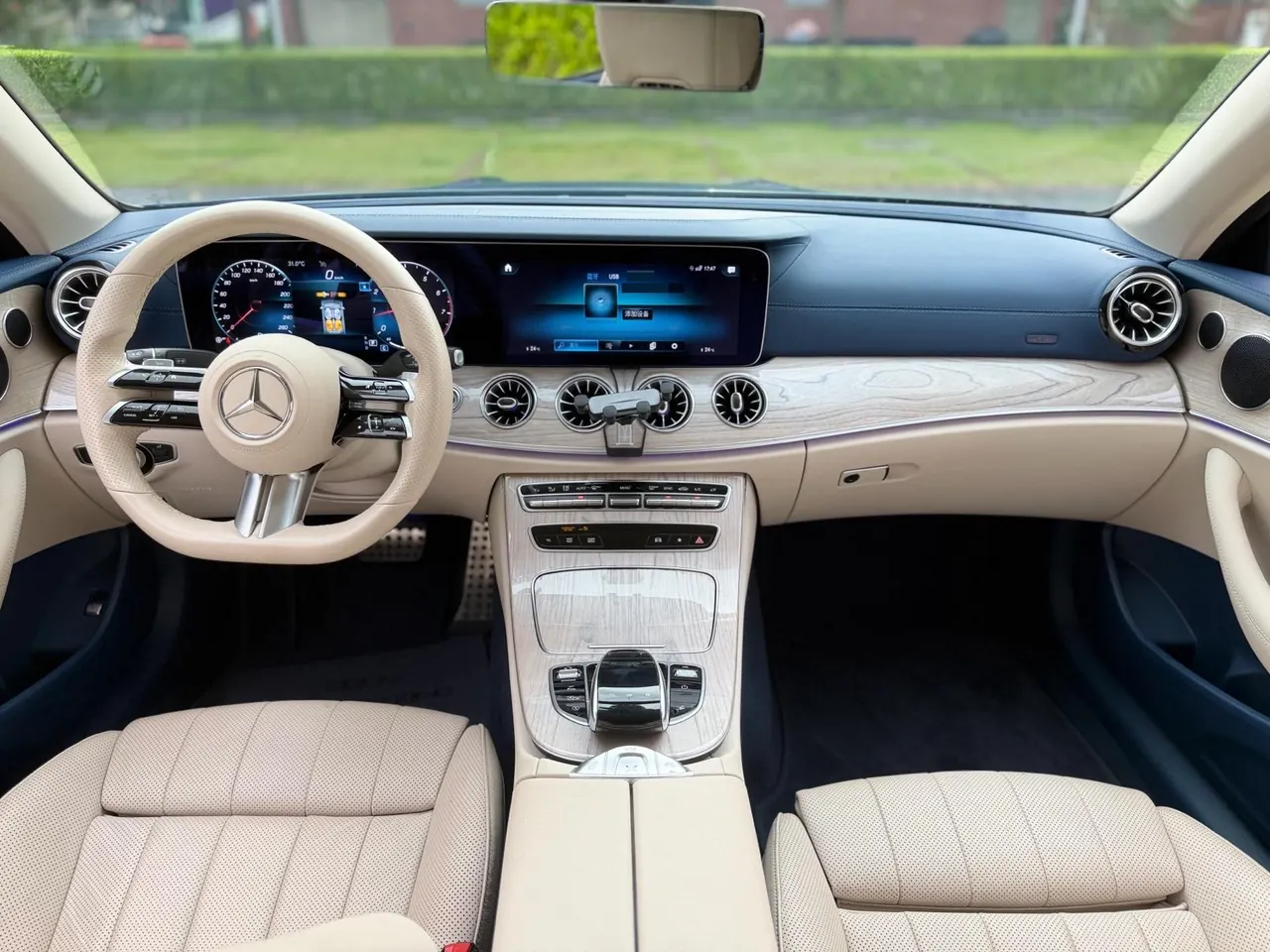 Mercedes Benz Class E (Imported) 2021 E 260 4MATIC Cabriolet 2.0T (Modified) Automatic Gear 3