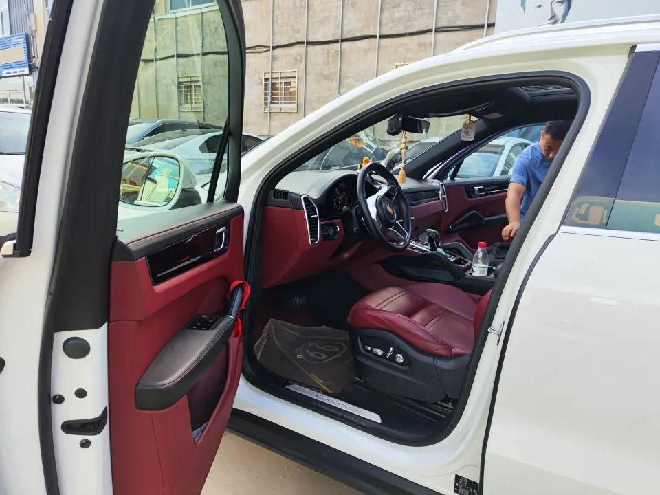 Porsche Cayenne New Energy (Imported) 2020 Cayenne Oil and Electric Hybrid 2.0T Automatic Gear 3