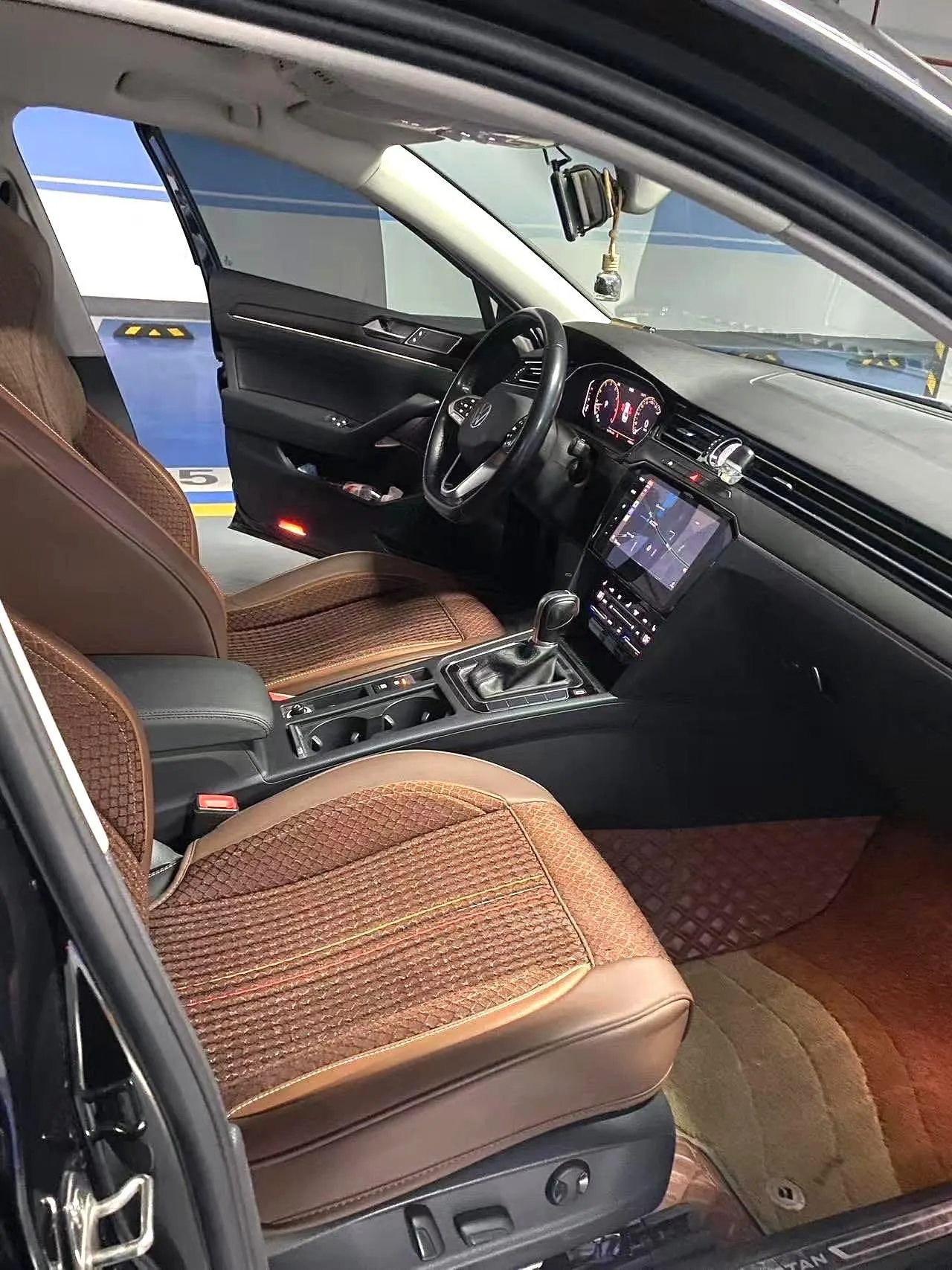 Volkswagen 2020 Magotan 2.0TSI 330TSI luxury automatic transmission 2