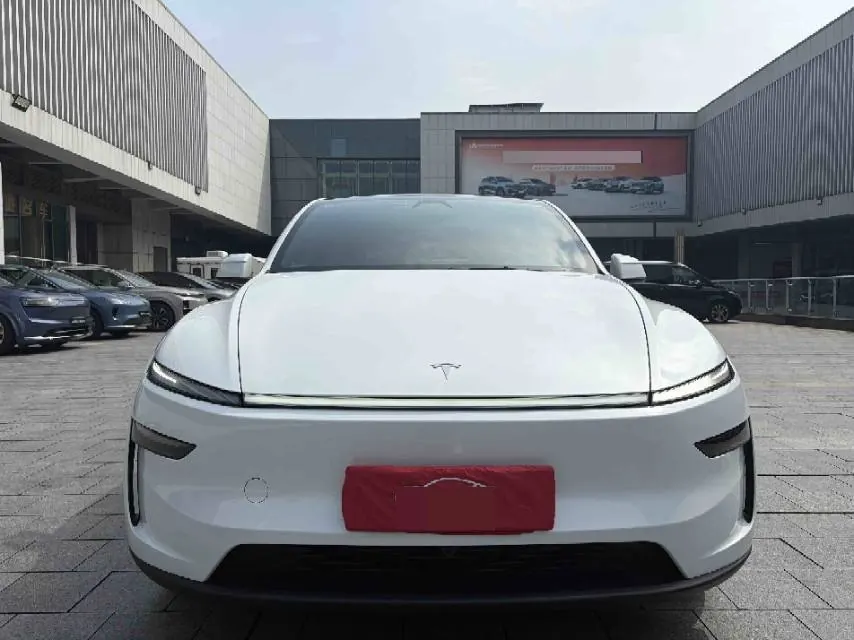 Tesla 2026 Model Y Rear-Wheel-Drive Automatic 2