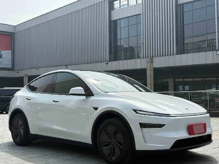 Tesla 2026 Model Y Rear-Wheel-Drive Automatic 3