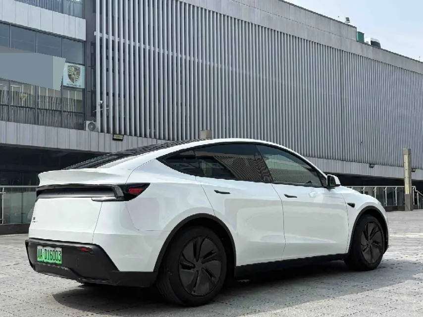 Tesla 2026 Model Y Rear-Wheel-Drive Automatic 6