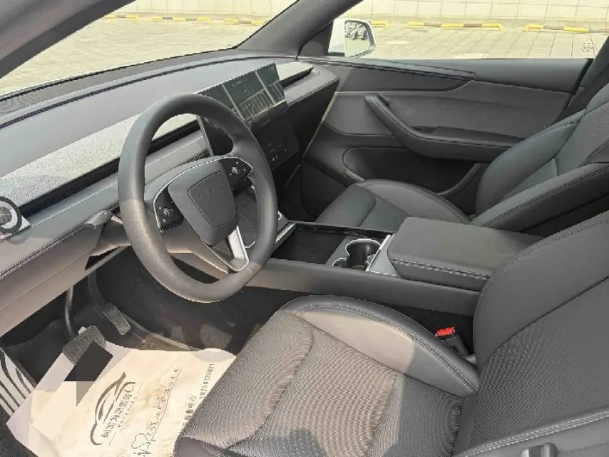 Tesla 2026 Model Y Rear-Wheel-Drive Automatic 7