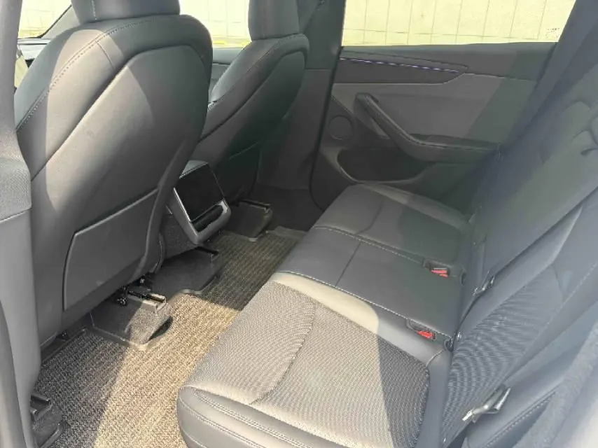 Tesla 2026 Model Y Rear-Wheel-Drive Automatic 8