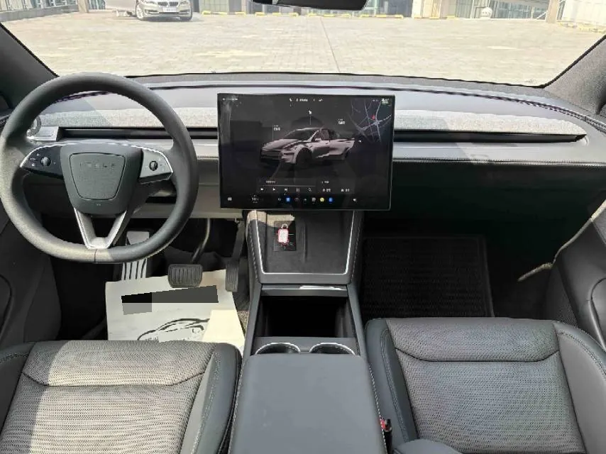 Tesla 2026 Model Y Rear-Wheel-Drive Automatic 9