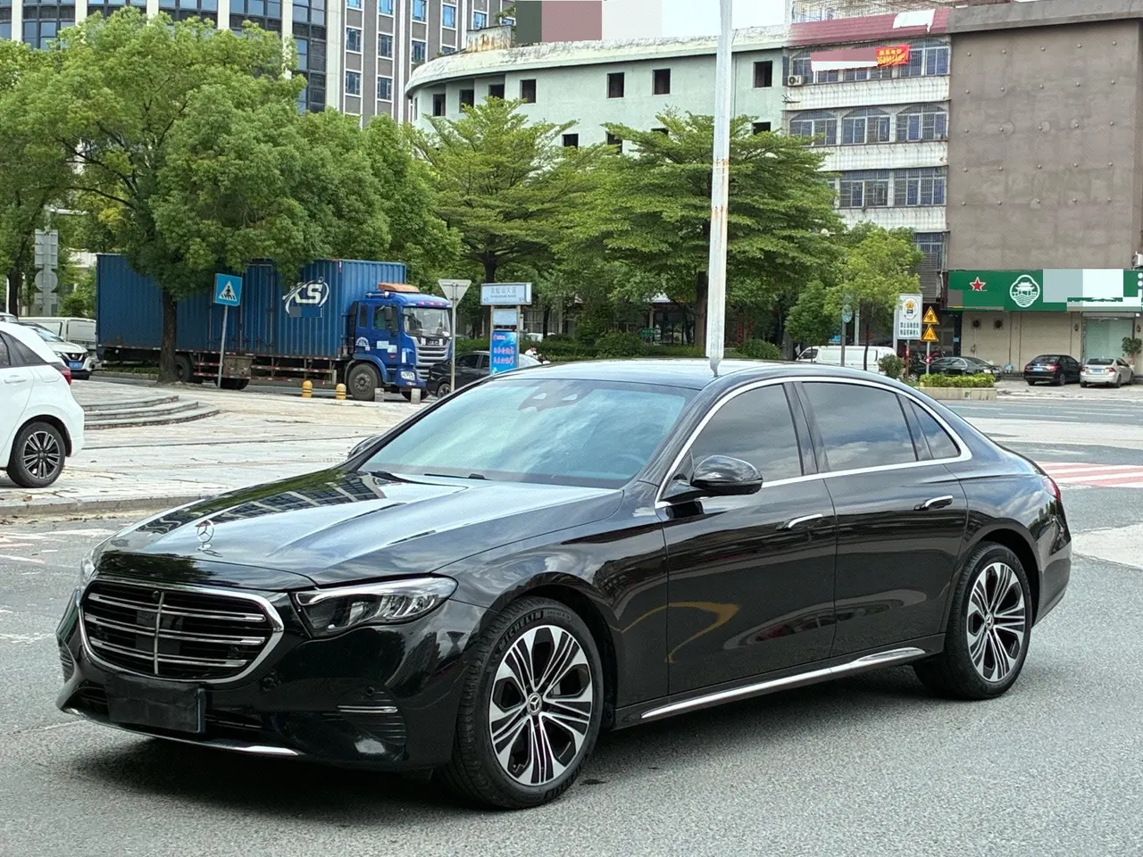 打开图片灯箱:Mercedes Benz E-Class 2026 model E 300 L 48V 2.0T Luxury Edition Automatic