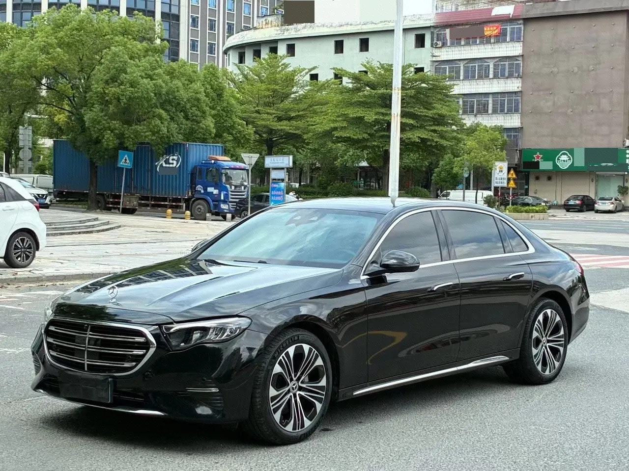 打开图片灯箱:Mercedes Benz E-Class 2026 model E 300 L 48V 2.0T Luxury Edition Automatic