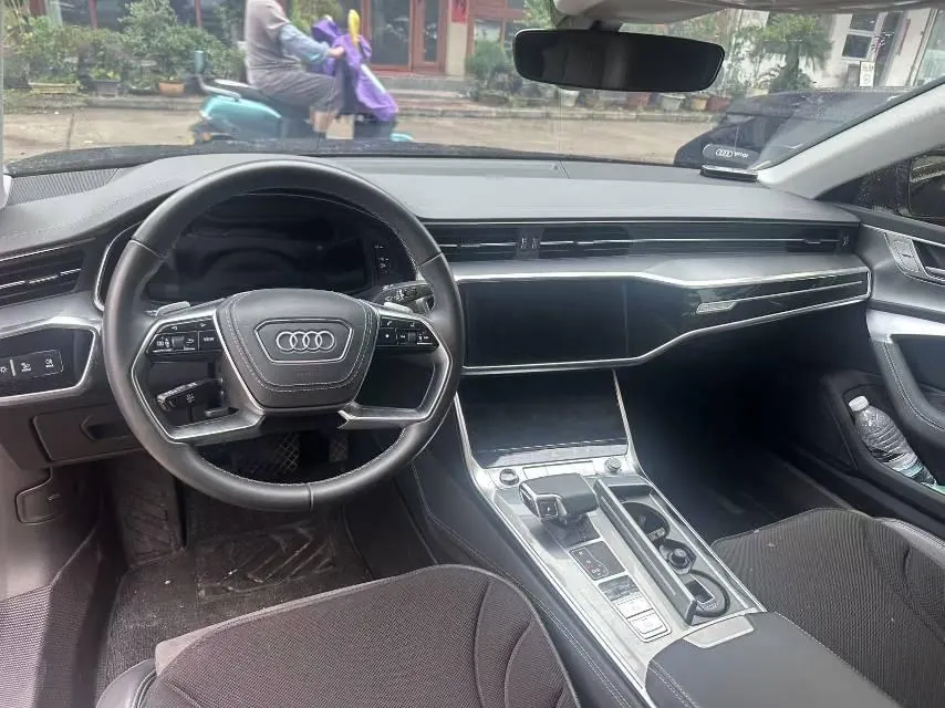 Audi 2025 A7L 2.0TFSI 45TFSI Luxury Automatic 2