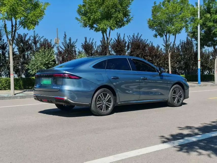 Geely Galaxy 2025 xingyao 6 EM-i 1.5 125km exploration version automatic gear 7
