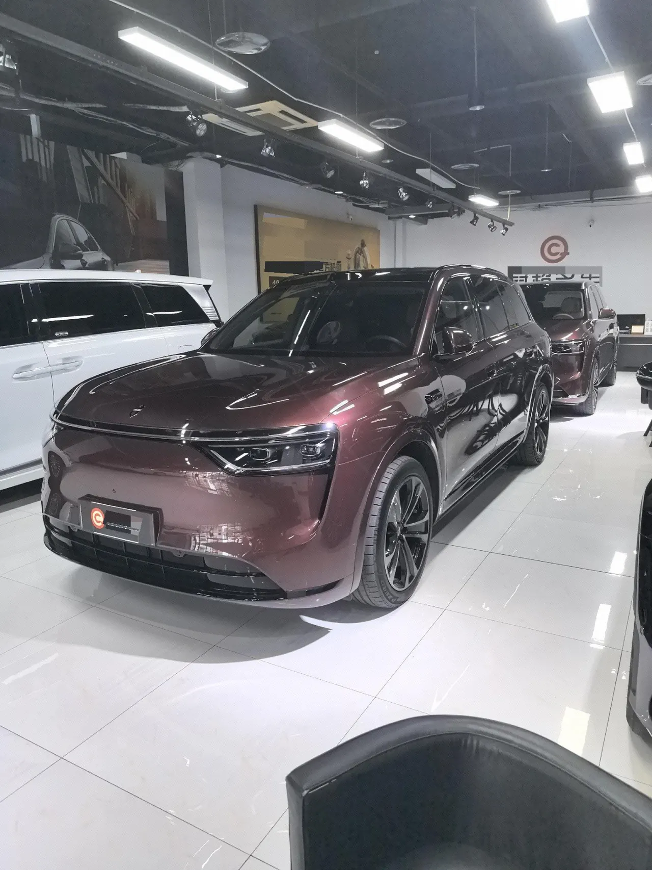 AITO 2025 AITO M8 Ultra 53.4kWh 5-seat automatic gear - View 1