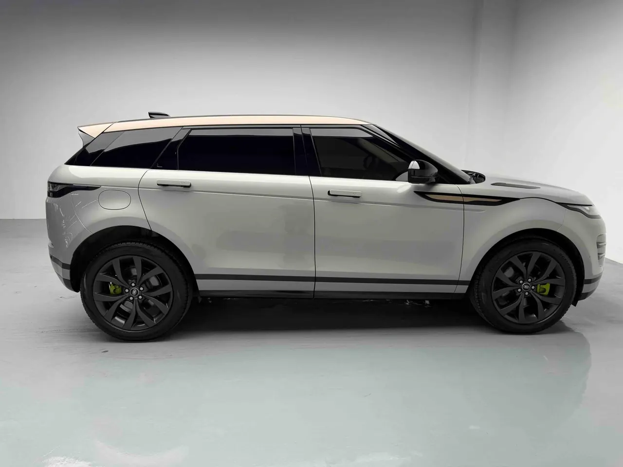 Land Rover 2022 Range Rover Aurora L 48V 2.0T 249PS R-Dynamic Corinthian Bronze Special Edition Automatic Gear 2