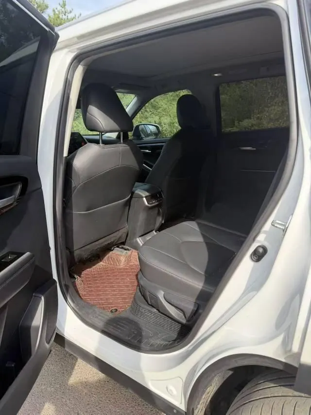 Toyota 2022 Highlander Dual Engine 2.5 Stepless Four-wheel Drive Premium Edition 7-seat Automatic Gear 5