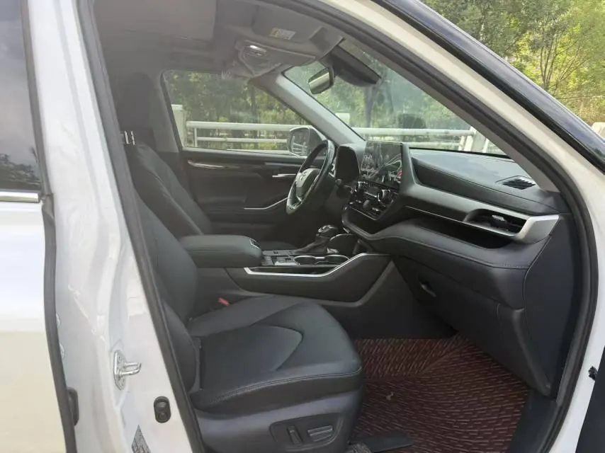 Toyota 2022 Highlander Dual Engine 2.5 Stepless Four-wheel Drive Premium Edition 7-seat Automatic Gear 8