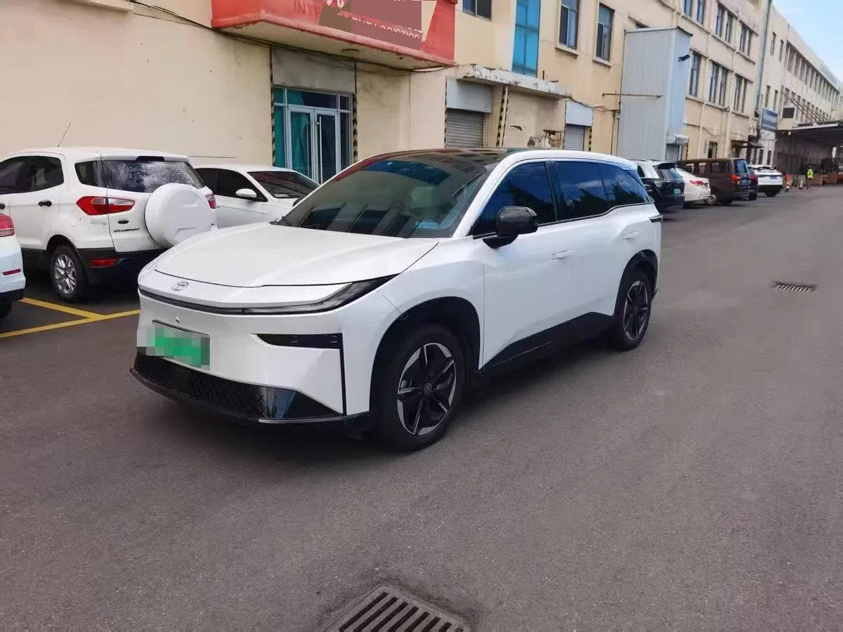 Toyota 2025 Platinum Intelligence 3X 520 Pro Automatic Gear - View 1