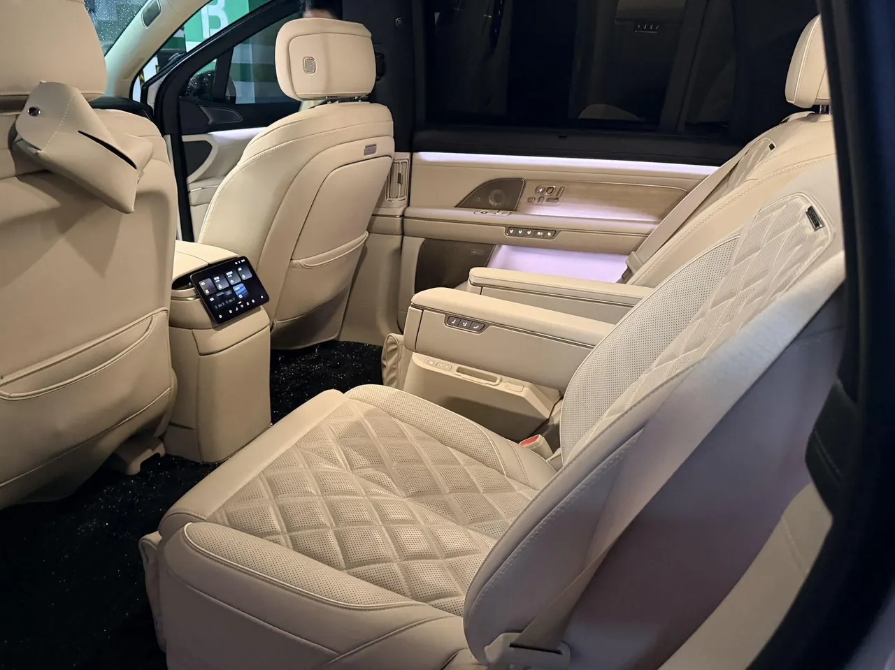 NIO 2026 ES8 6‑Seater Executive Signature Edition Automatic Transmission 4