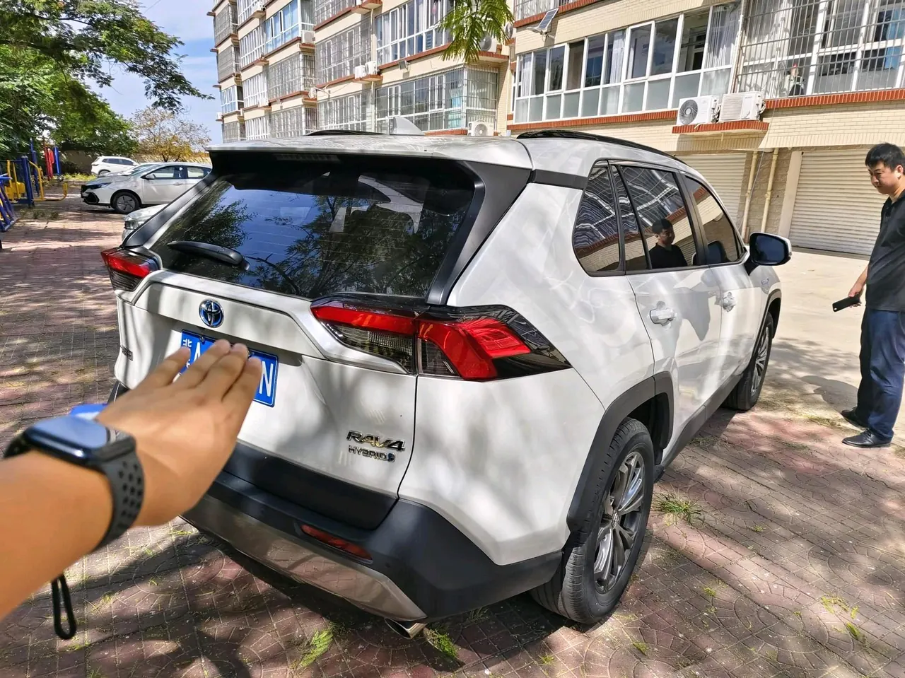 Toyota 2024 RAV4 Dual-Engine 2.5 CVT Two-Wheel Drive Elite Plus Edition Automatic Transmission 3
