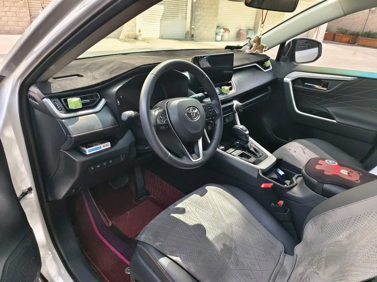 Toyota 2024 RAV4 Dual-Engine 2.5 CVT Two-Wheel Drive Elite Plus Edition Automatic Transmission 6