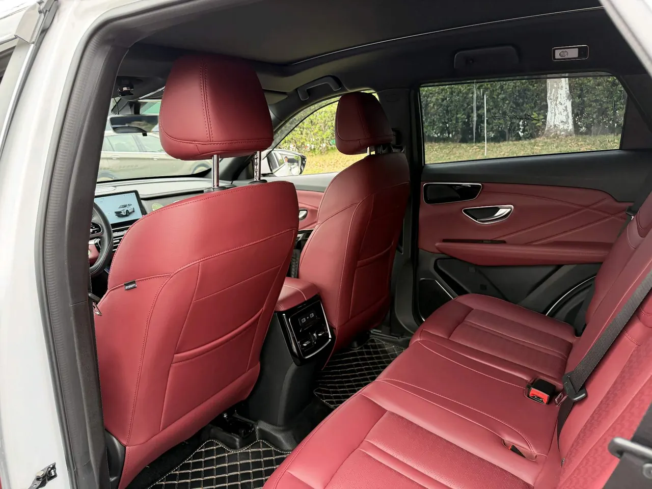 Jetour 2026 X70 PLUS 1.5T Champion Edition Luxury 7-seat Automatic Gear 3