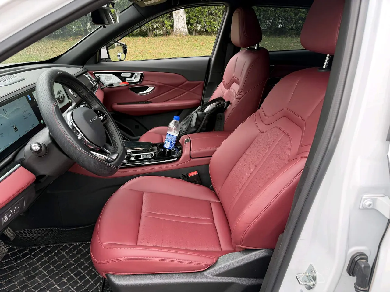 Jetour 2026 X70 PLUS 1.5T Champion Edition Luxury 7-seat Automatic Gear 4