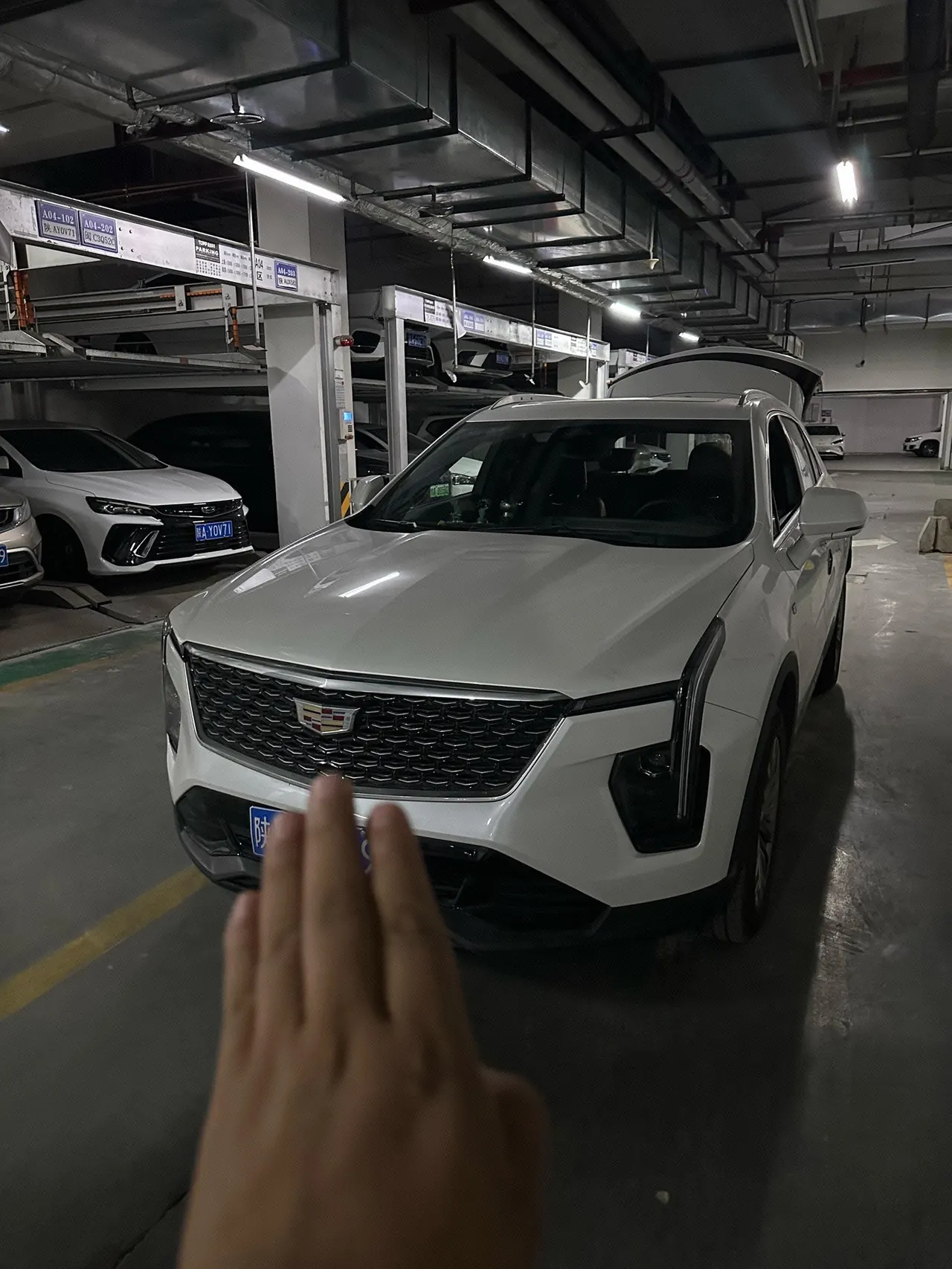 Cadillac 2024 XT4 48V 2.0T 28T Two-Drive Luxury Automatic Gear - View 1
