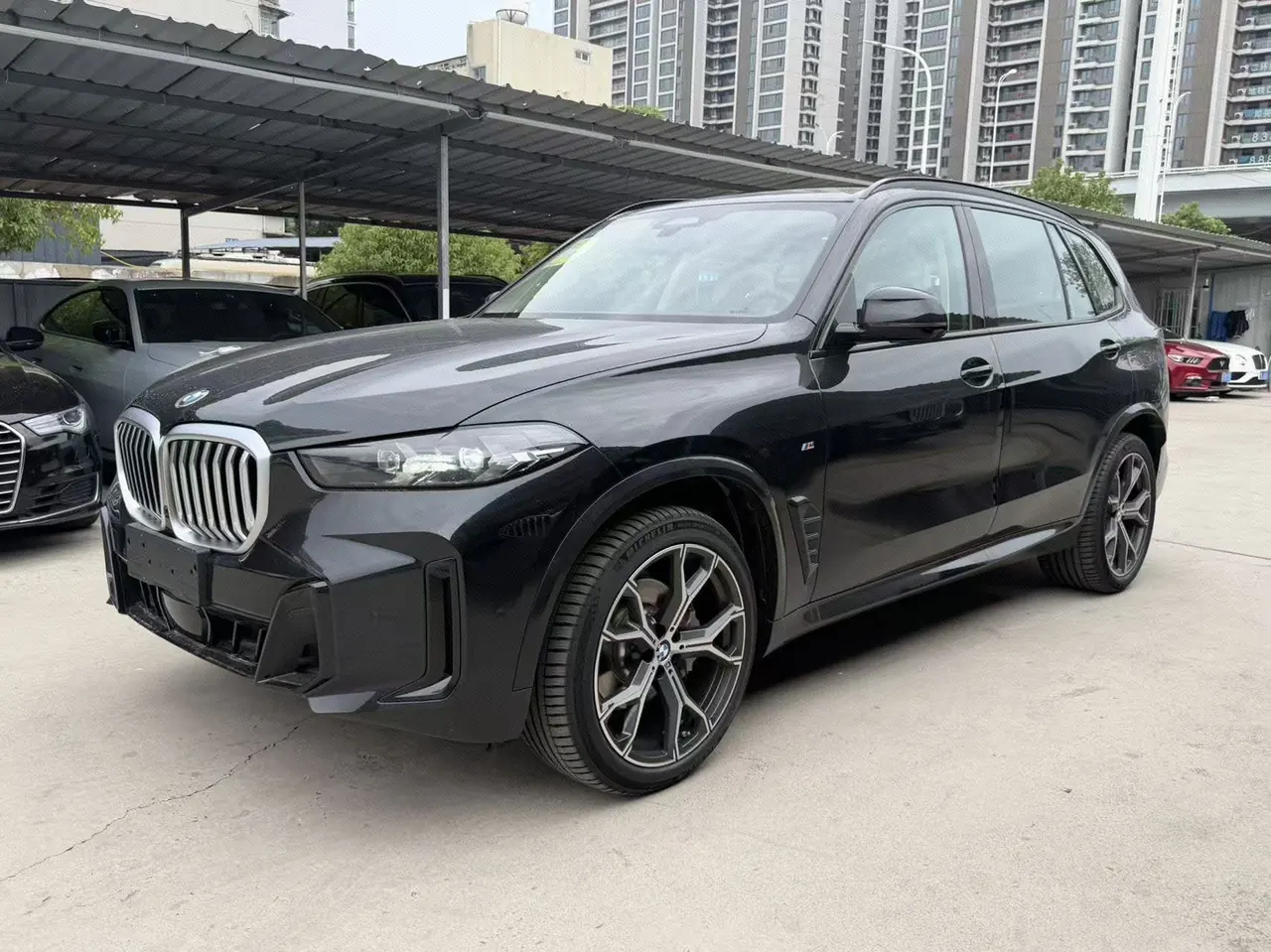 打开图片灯箱:BMW 2026 X5 xDrive30Li 48V 2.0T exclusive m sports obsidian night suit (modified) automatic gear