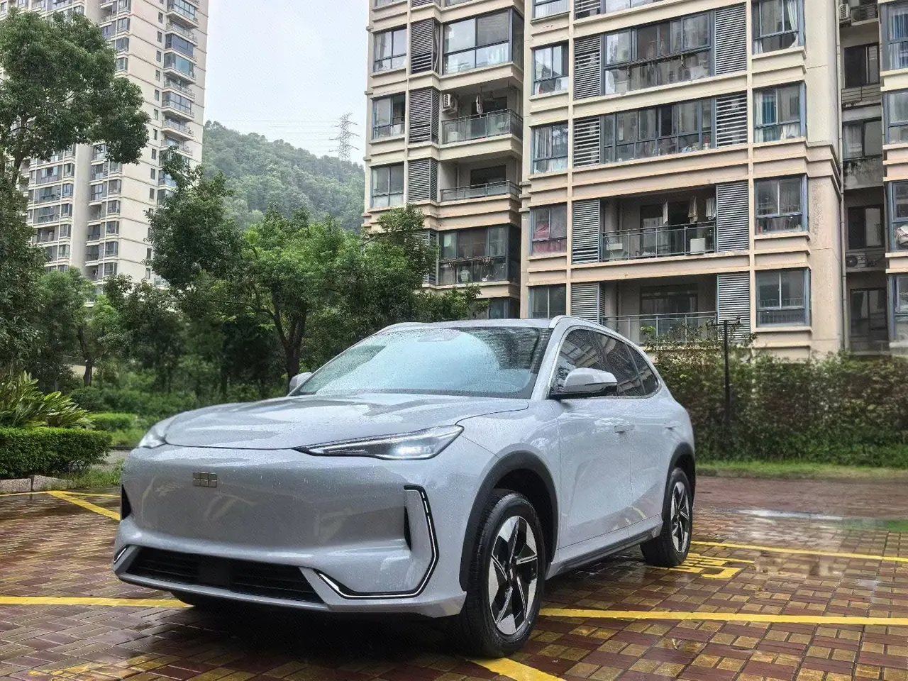 Open image lightbox: Geely Galaxy 2026 E 5 610km Discovery Edition Automatic Gear