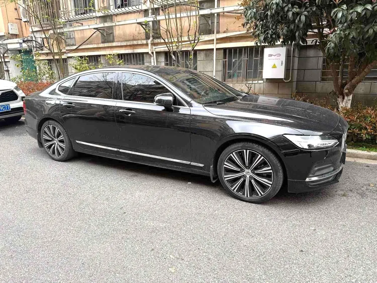 Volvo 2024 S90 48V 2.0T B5 Zhiyuan Deluxe Edition Automatic Gear 3
