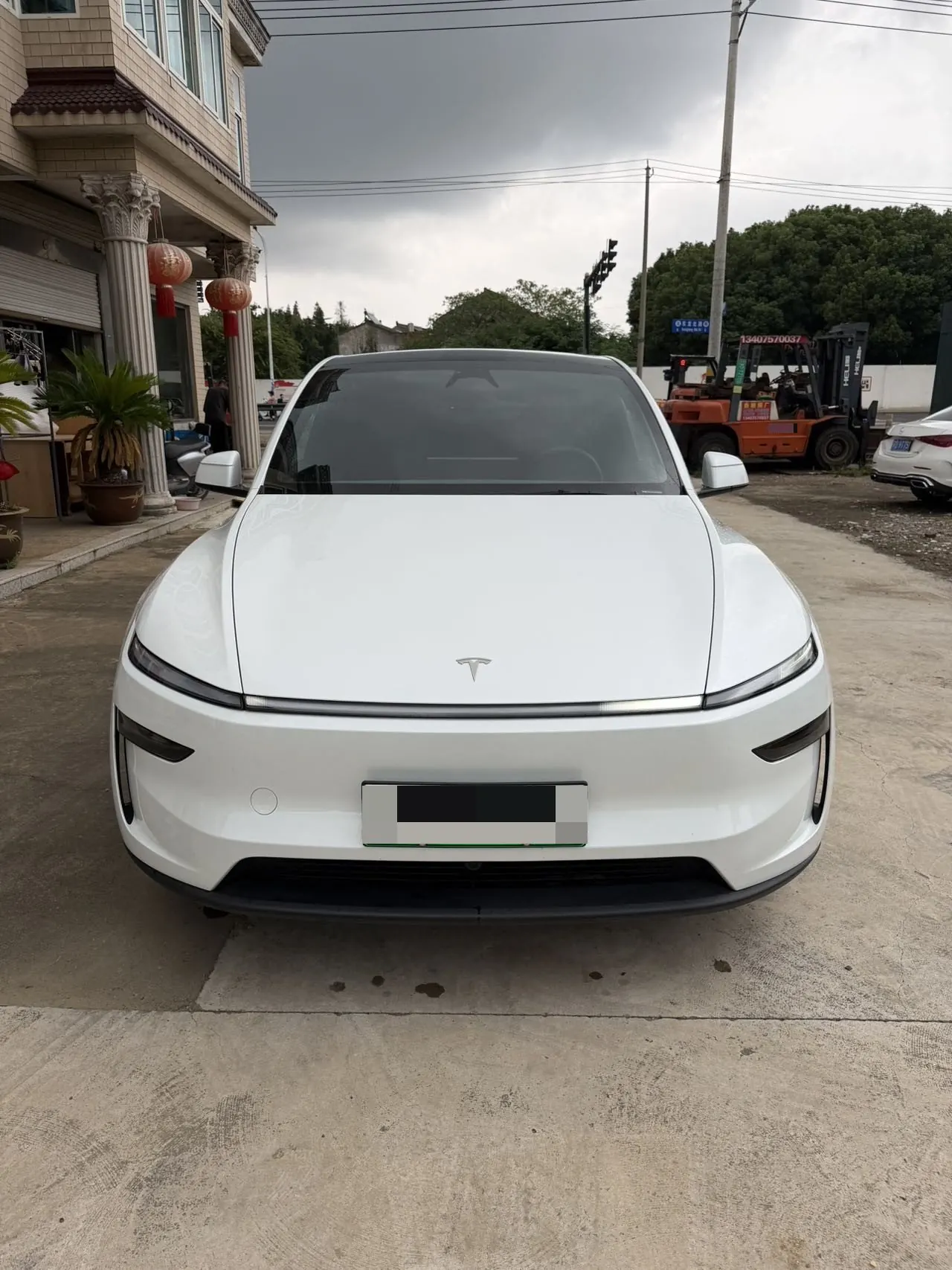 Tesla 2026 Model Y Rear-Wheel-Drive Automatic 2
