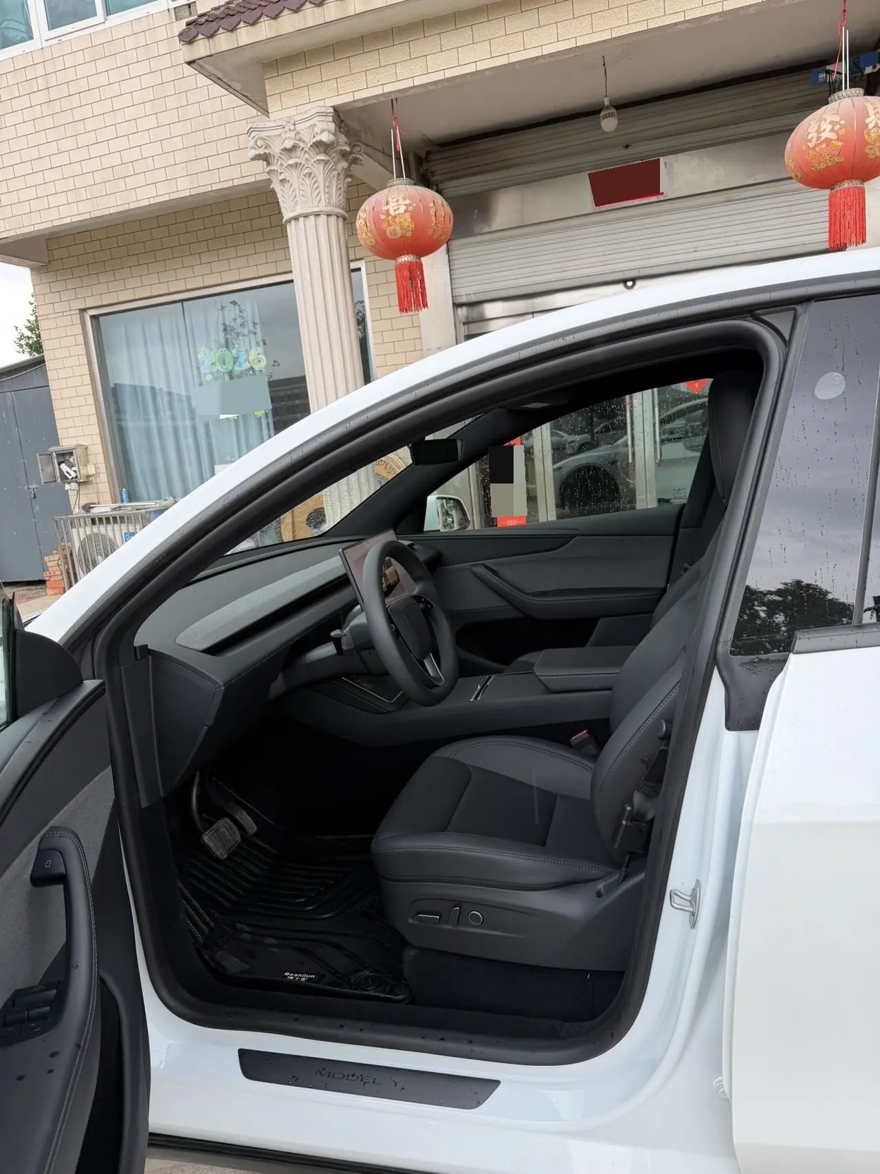 Tesla 2026 Model Y Rear-Wheel-Drive Automatic 8