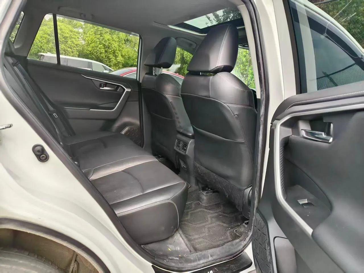 Toyota 2024 RAV4 Rongbo 2.0 Stepless Two-Drive Fashion Plus Edition Automatic Gear 3