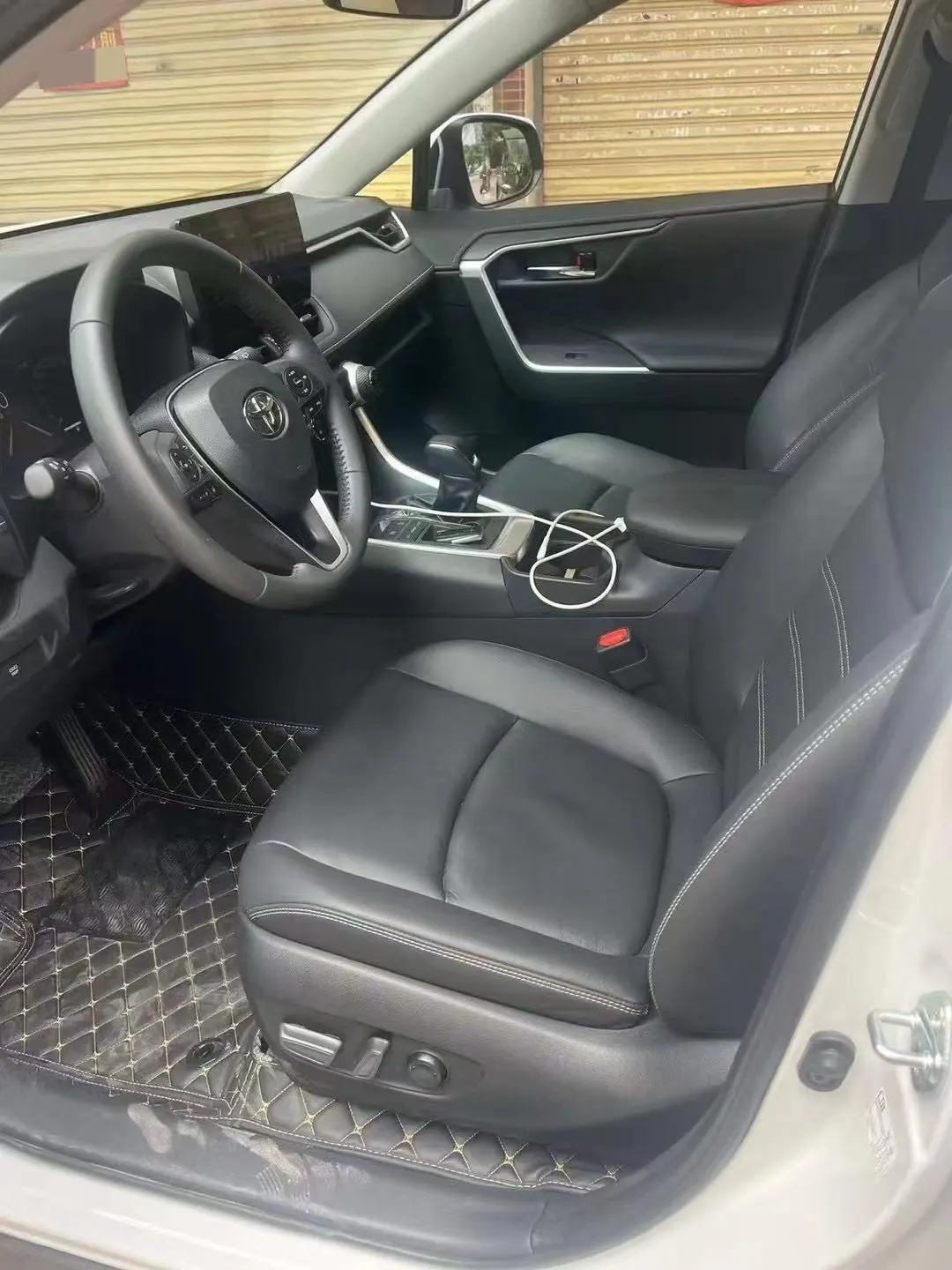 Toyota 2024 RAV4 Rongbo 2.0 Stepless Two-Drive Fashion Plus Edition Automatic Gear 4