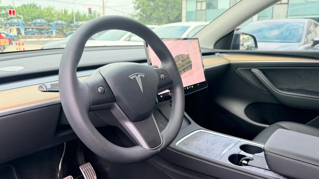 Tesla 2022 Model Y rear-wheel drive version (facelift) automatic gear 4