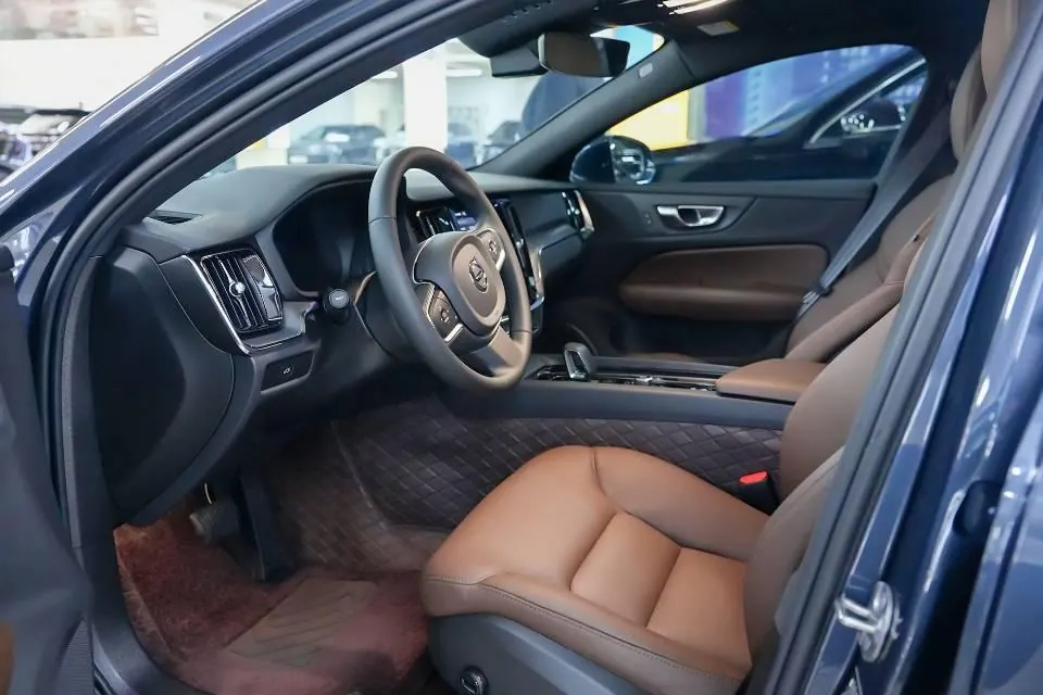 Volvo 2026 S60 48V 2.0T B4 Zhiyi Deluxe Edition Automatic Gear 5