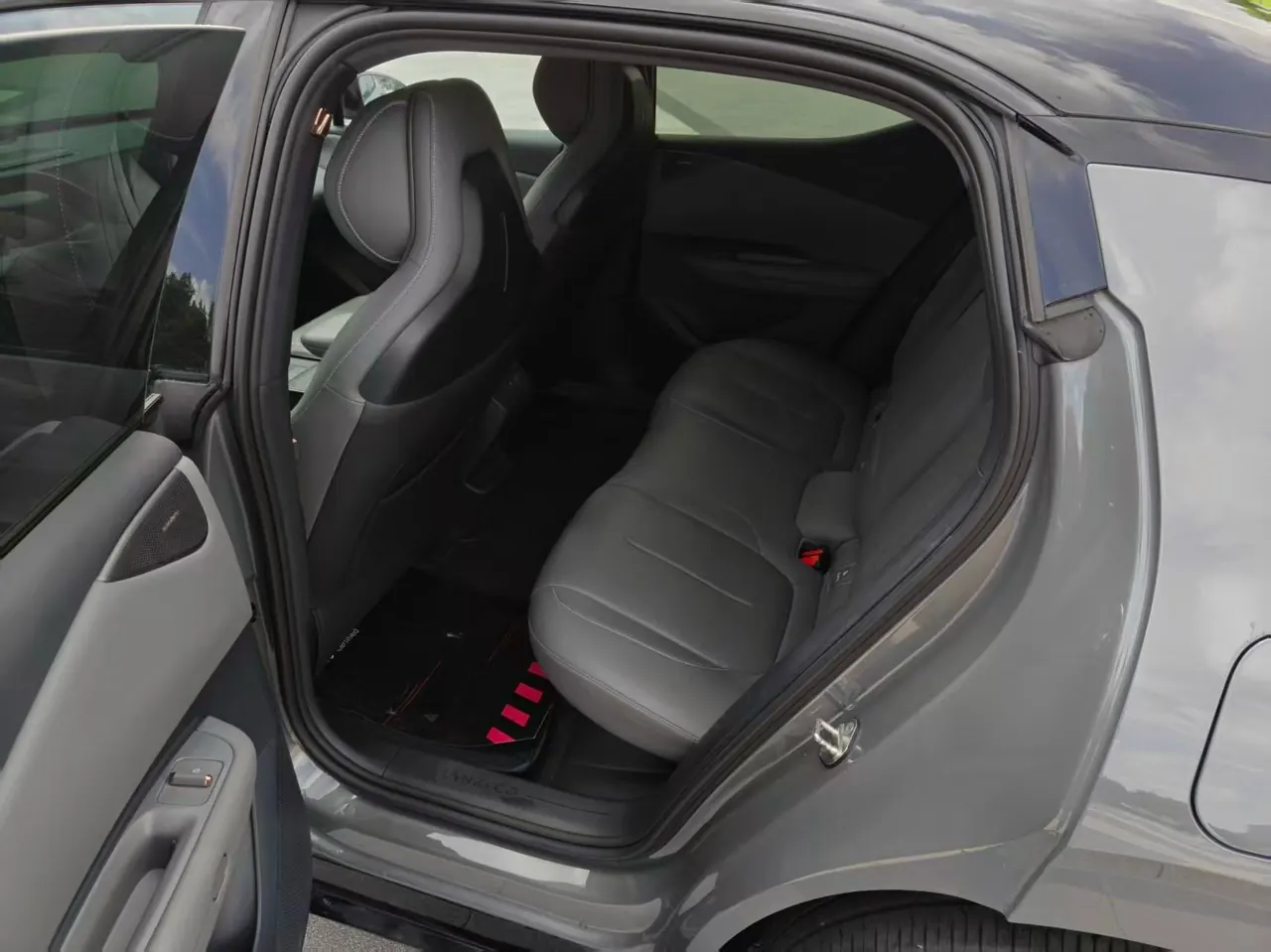 LYNK&amp;CO 2025 LYNK&amp;CO Z 20 530km Rear Drive Max Automatic 3