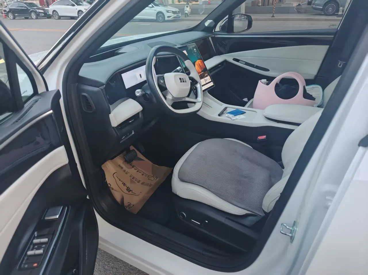 Open image lightbox: Geely Galaxy 2023 L7 1.5T 115km Starship Automatic Gear