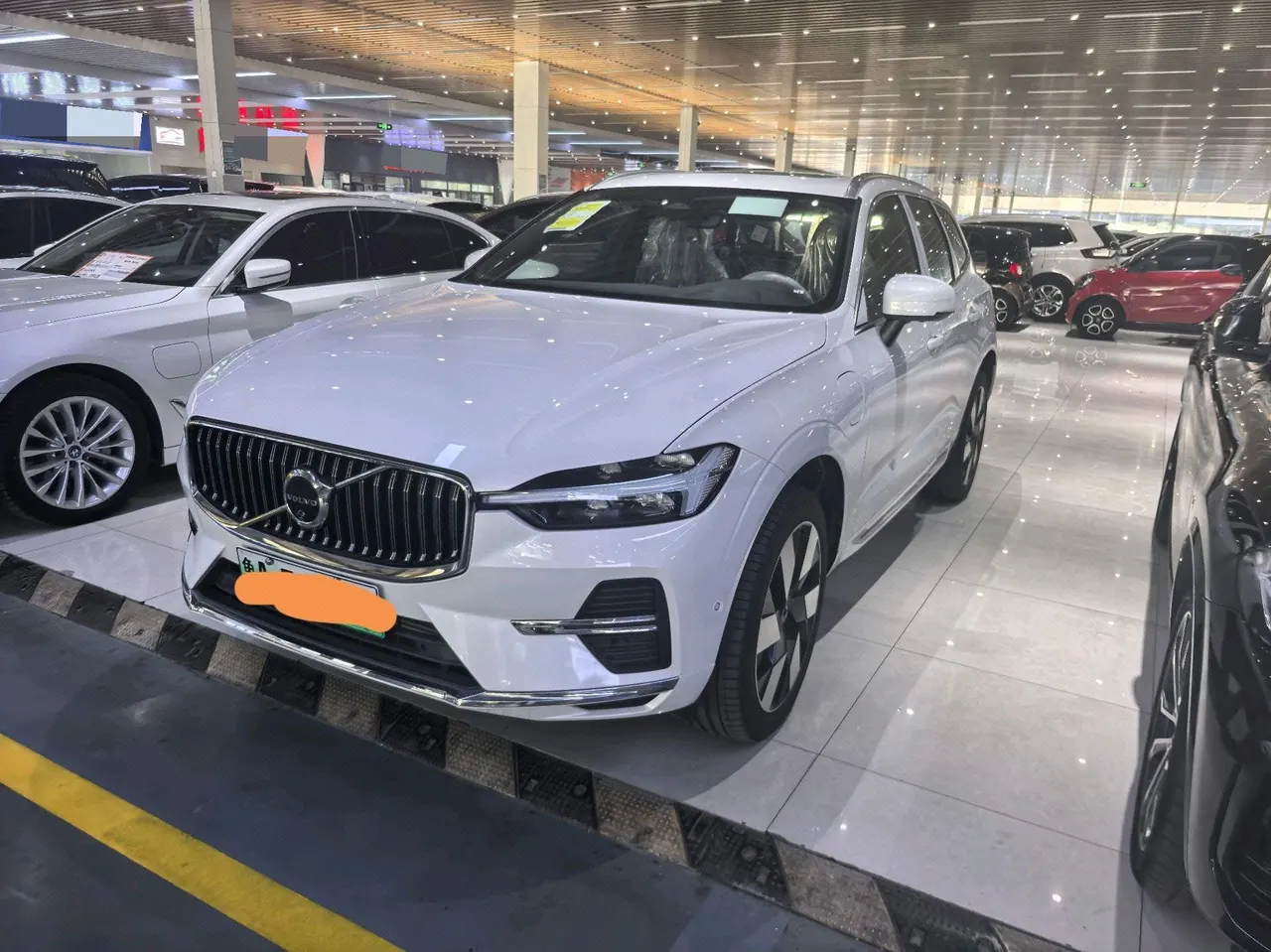 Volvo XC60 New Energy 2025 XC60 PHEV 2.0T Long Endurance Four-wheel Drive Zhiyuan Sports Edition Automatic Gear - View 1