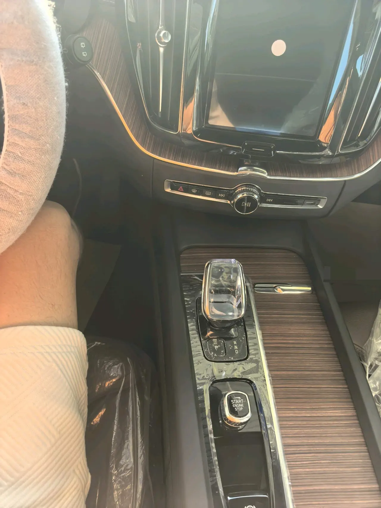 Volvo XC60 New Energy 2025 XC60 PHEV 2.0T Long Endurance Four-wheel Drive Zhiyuan Sports Edition Automatic Gear 4