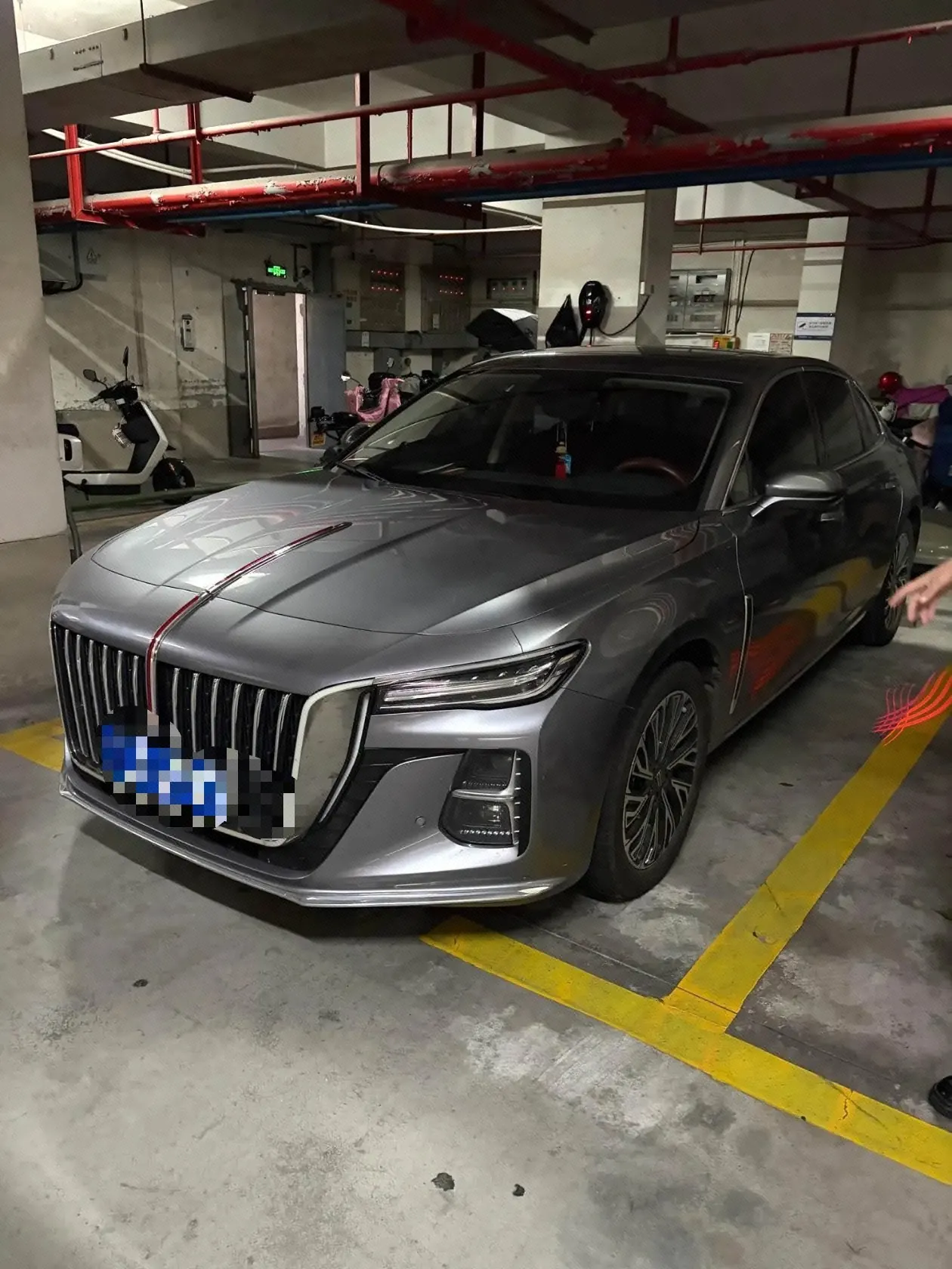 Open image lightbox: HongQi 2024 H5 2.0T Zhilian Qi Chang Edition Automatic Gear
