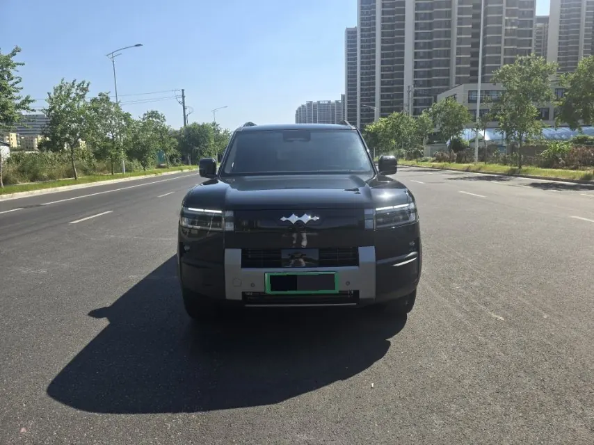 FangChengBao 2025 Titanium 7 1.5T Stepless 200KM Two-Drive Max Edition Automatic Gear 2