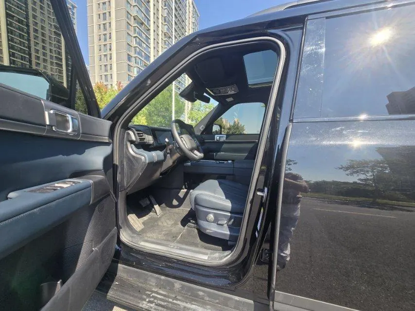 FangChengBao 2025 Titanium 7 1.5T Stepless 200KM Two-Drive Max Edition Automatic Gear 4
