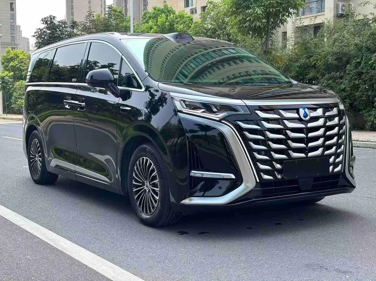 Denza 2025 Denza D9 DM-i 1.5T stepless intelligent driving version 1020 four-wheel drive exclusive automatic transmission 3