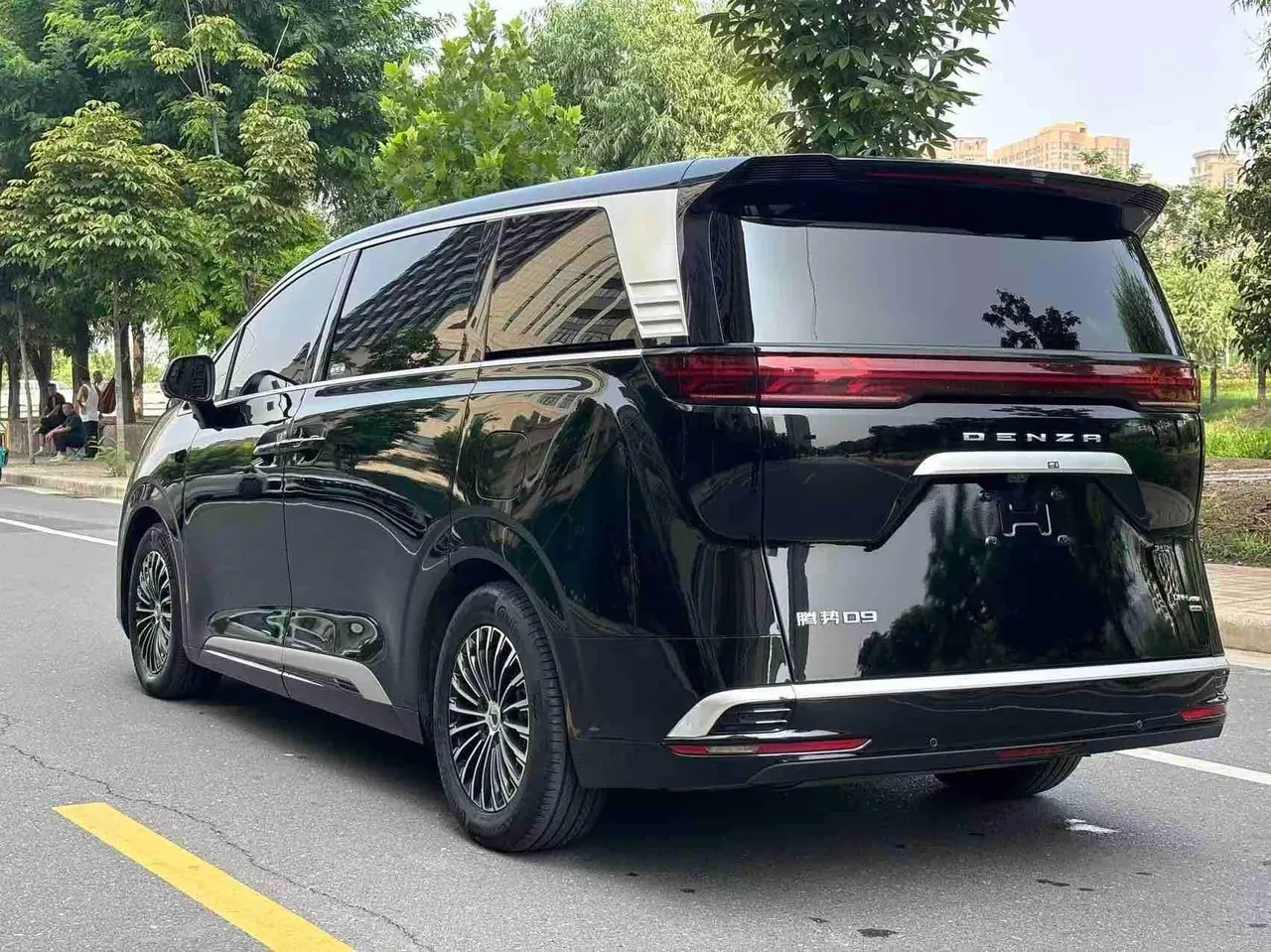 Denza 2025 Denza D9 DM-i 1.5T stepless intelligent driving version 1020 four-wheel drive exclusive automatic transmission 4